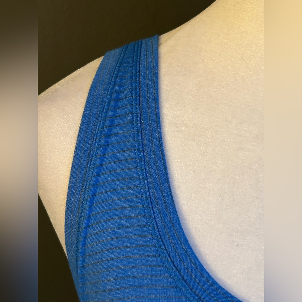 Lululemon Tie It Up Singlet Tank Heathered Wild Bluebell Size 6 - Picture 2 of 6